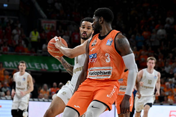 场内场外双 场内场外双