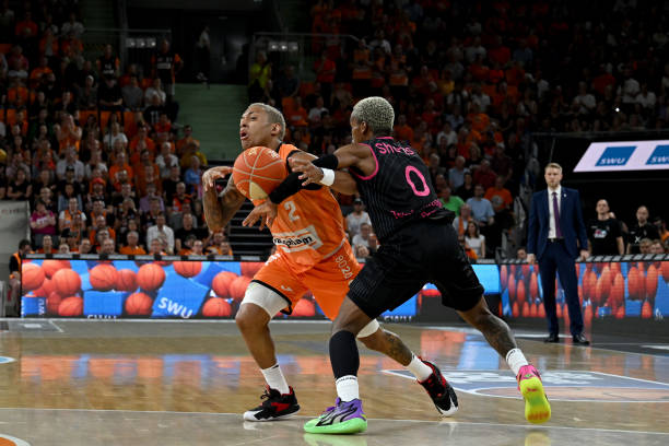 球队主教练 球队主教练